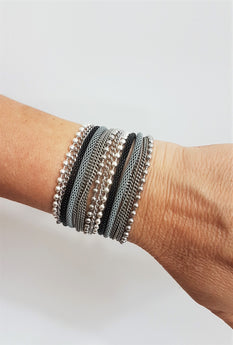 דומיניק באפור ושחור